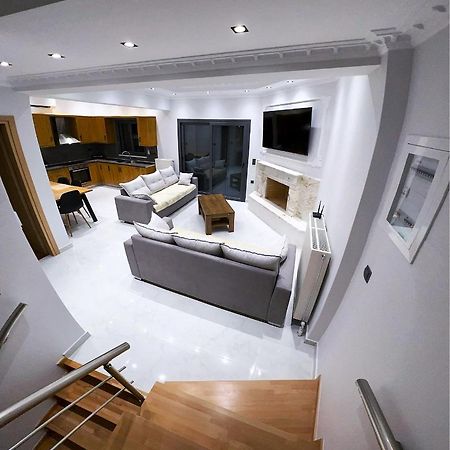 לוטראקי Kontis' Deluxe Furnished Apartment מראה חיצוני תמונה