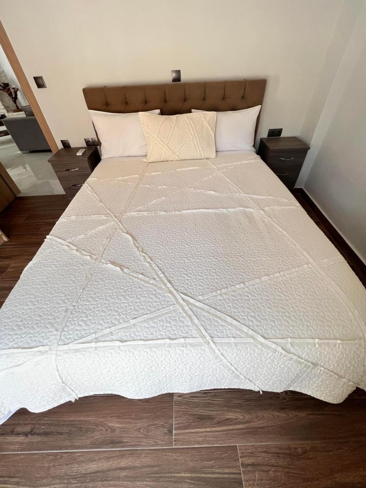לוטראקי Kontis' Deluxe Furnished Apartment מראה חיצוני תמונה
