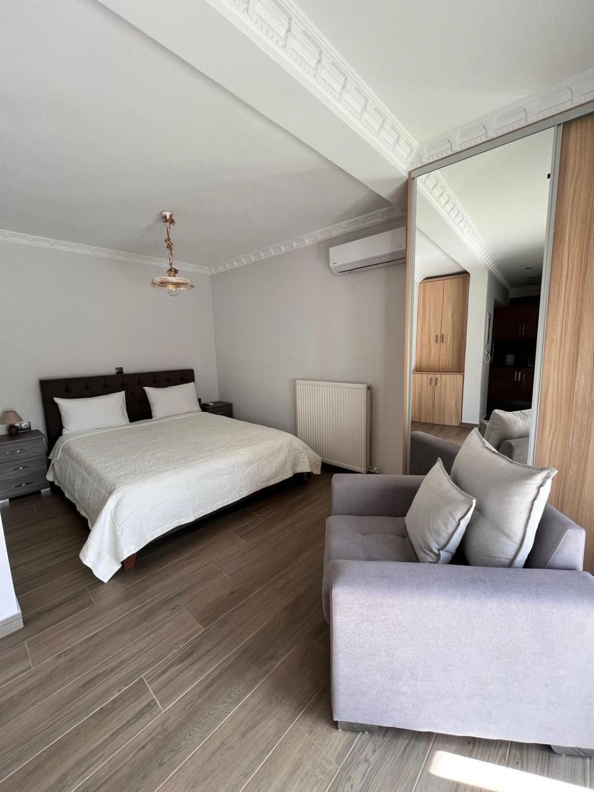 לוטראקי Kontis' Deluxe Furnished Apartment מראה חיצוני תמונה