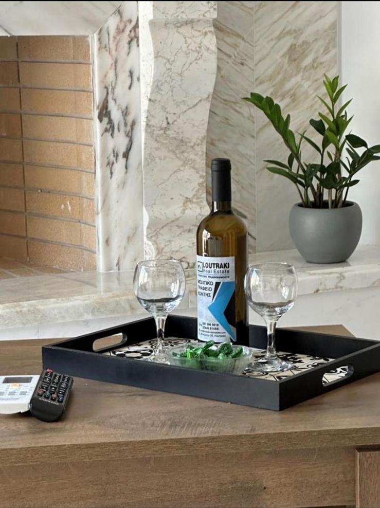 לוטראקי Kontis' Deluxe Furnished Apartment מראה חיצוני תמונה