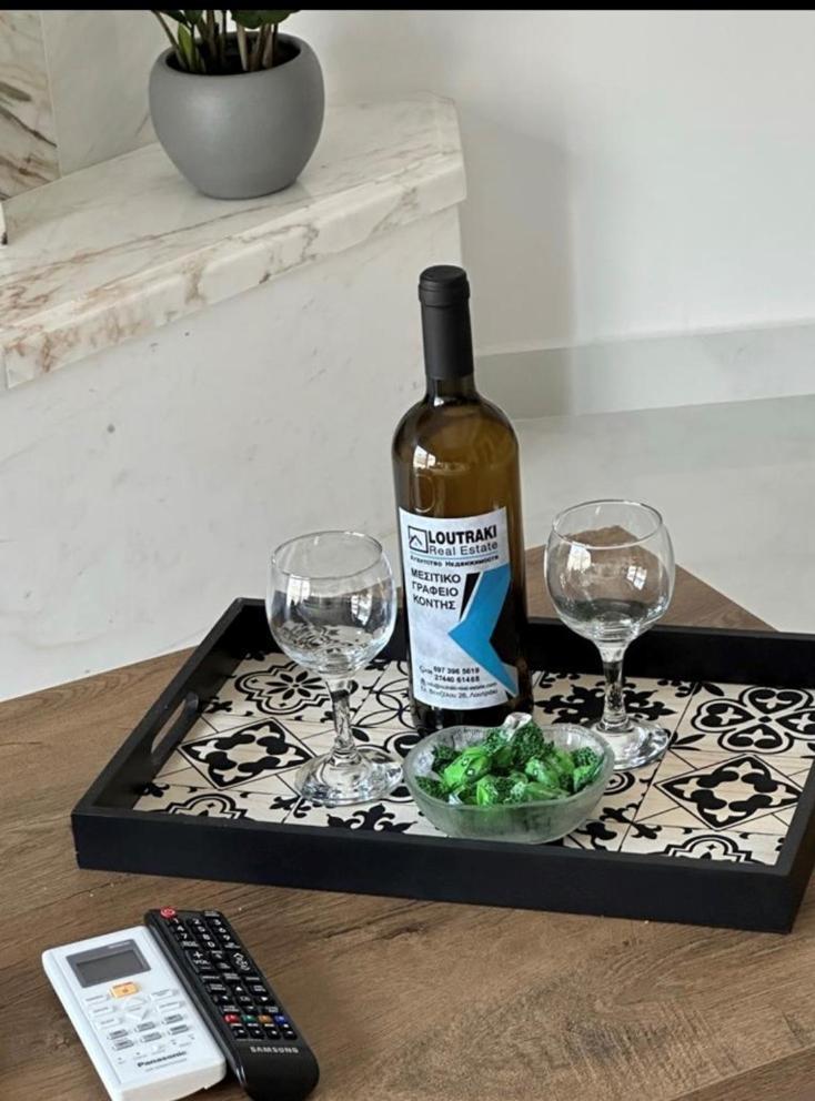 לוטראקי Kontis' Deluxe Furnished Apartment מראה חיצוני תמונה