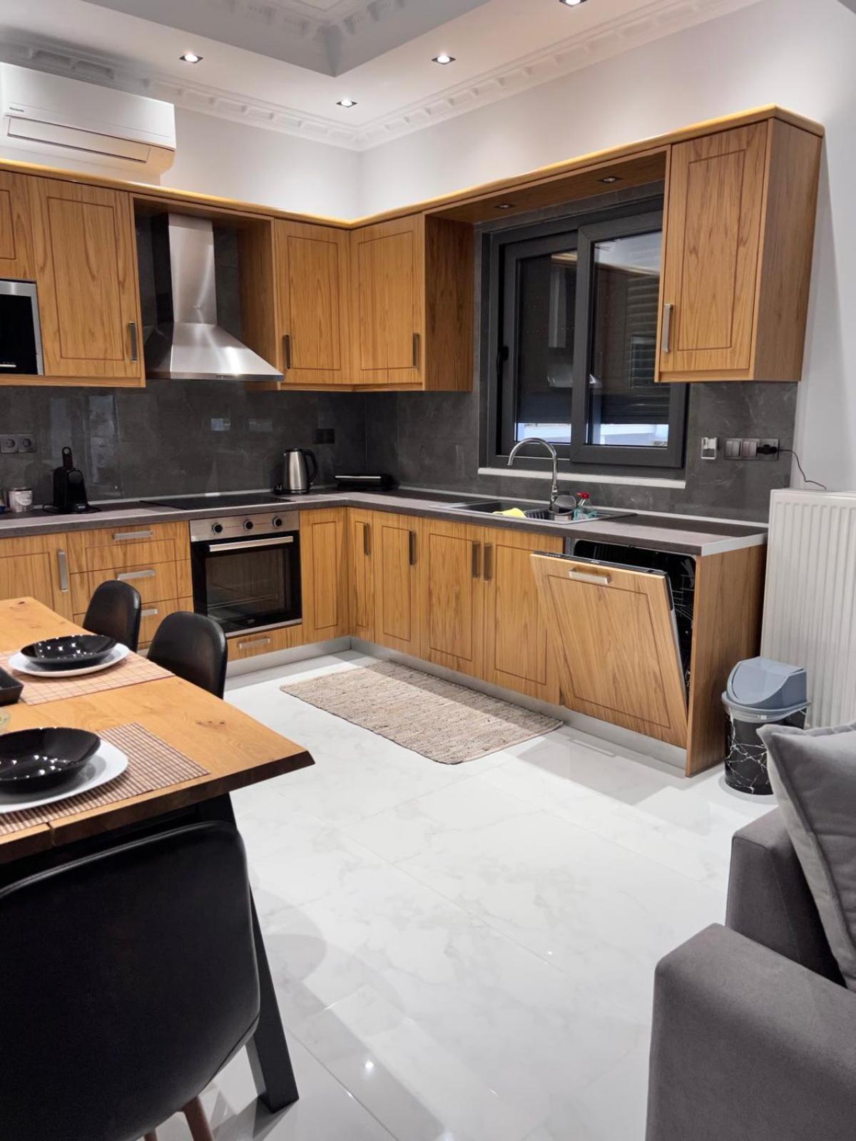 לוטראקי Kontis' Deluxe Furnished Apartment מראה חיצוני תמונה